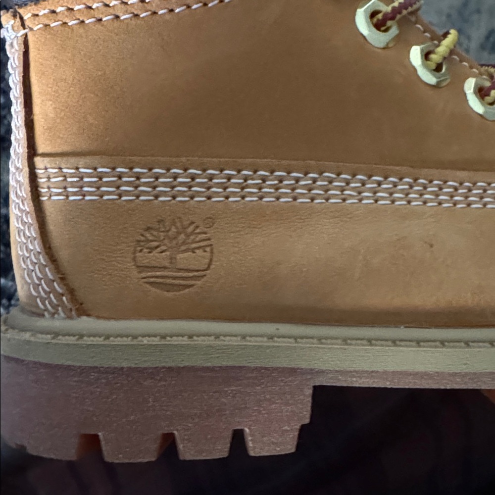 Timberland Lace-Up Boots Kids size 8 waterproof Primaloft Excellent condition